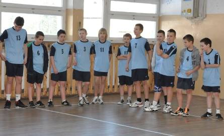 W Chobrzanach odbył się ciekawy turniej siatkówki. Gospodarze wystawili trzy drużyny 
