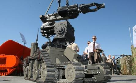 Zdalnie sterowane roboty, wykorzystywane przez Wojsko Polskie do rozminowywania, cieszą się ogromnym zainteresowaniem zwiedzających.
