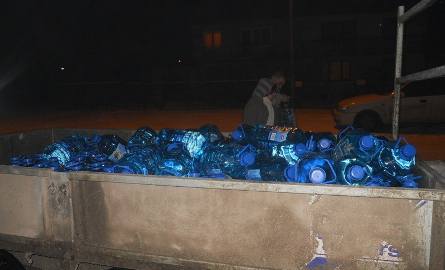 Przynajmniej przez dwie doby mieszkańcy Odolionu będa korzystać z wody do celów spożywczych, dostarczanej w butelkach. zaczęto ją wydawać ok. godz.