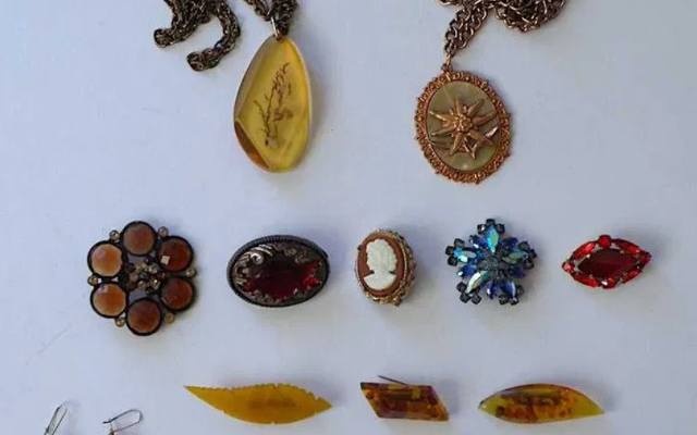Tej biżuterii z PRL szukają jubilerzy i kolekcjonerzy. Płacą tysiące złotych za pierścionki, perły i brosze (zdjęcia) 17.02.23