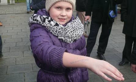 Dziesięcioletnia Zuzia z Szewny dostała autograf na... rękę.