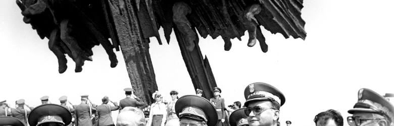Wojciech Jaruzelski w towarzystwie sowieckich generałów i dygnitarzy podczas uroczystego odsłonięcia pomnika polsko-radzieckiego braterstwa broni. Riazań,