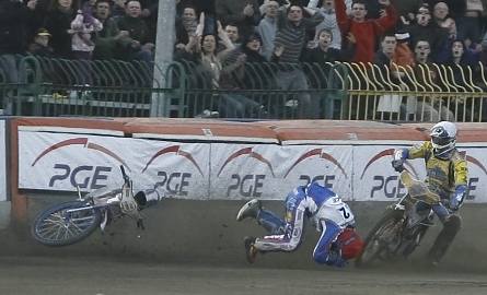 Wypadek Macieja Kuciapy w 14. biegu wyglądał bardzo groźnie.
