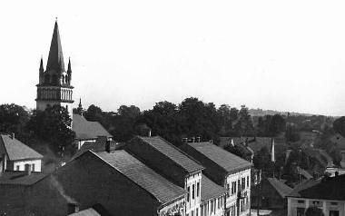 Widok Skawiny z wieży ratuszowej. Przed wojną społeczność żydowska liczyła ok. 600 osób