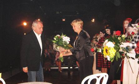 Kwiaty dla reżysera, Janusza Wiśniewskiego.