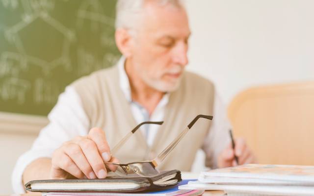 Nauczyciele stracą na powrocie wcześniejszych emerytur? Problemy z rekompensatami za utracone świadczenie. Co z wcześniejszymi emeryturami?