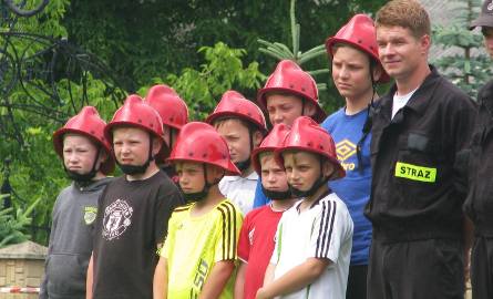 Do zawodów zgłosiły się również młodsi druhowie z czterech młodzieżowych drużyn pożarniczych. Chłopcy reprezentowali miejscowości Lipnik, Leszczków,