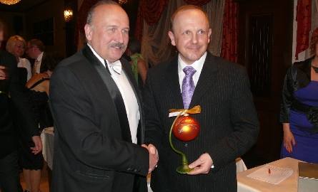 Bombkę posła Zbigniewa Paleta (z lewej) kupił szef Remondisu, Hubert Januszewski.