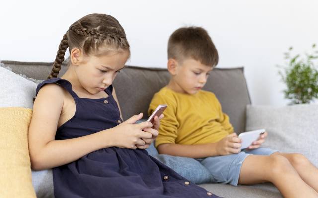 8 sekund. Tyle czasu jest w stanie skupić uwagę najmłodsze pokolenie. W jaki sposób używają internetu i nowych technologii?