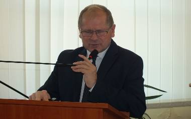 Radny Jan Raczyński stwierdził, że wyniki sprawdzianów w większości szkół są żenująco niskie.