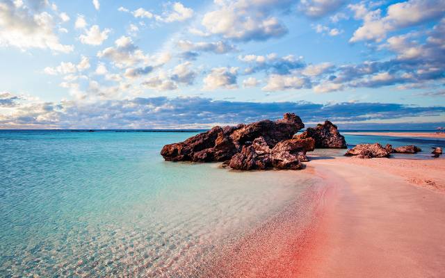 7 niezwykłych plaż Krety. Czym wyróżniają się te wspaniałe zakątki największej wyspy Grecji?