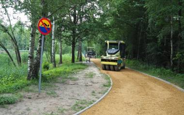 Dobiegają końca prace budowlane związane z zagospodarowaniem terenów nad stawami w Chełmku