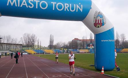 Alicja Lisowska z Grudziądza wchodzi na metę jako druga, w rywalizacji na dystansie 3 km  weteranów. Zdobywa srebro mistrzostw Europy!