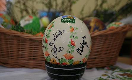 Dla radia "Gra" jaja podpisali koszykarze Anwilu