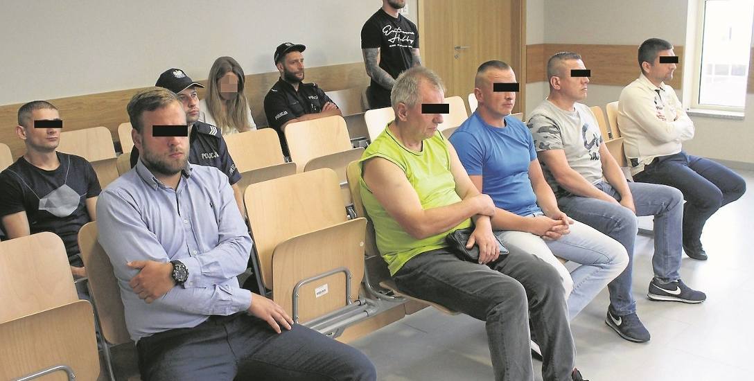 Siedmiu oskarżonych w krakowskim sądzie przyznało się do winy.  Dwóch z nich w dalszym ciągu  jest tymczasowo aresztowanych