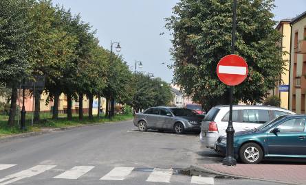 W piątek wielu kierowców nie zauważało znaku zakazującego wjazd na ulicę Hubala od ulicy Krakowskiej