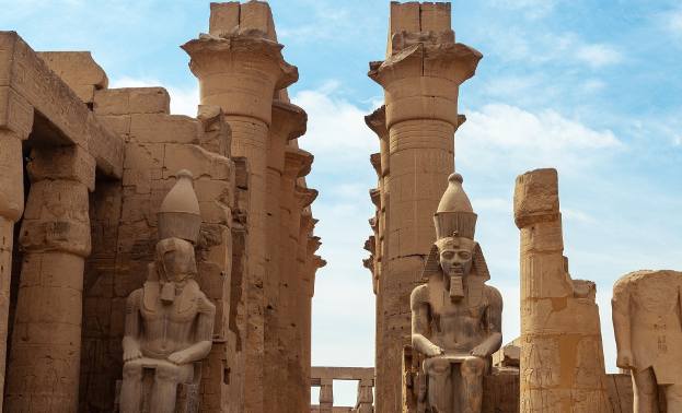 Każdego roku faraon odbywał w świątyni w Luksorze specjalny rytuał, który miał mu przywrócić witalność i boską moc.