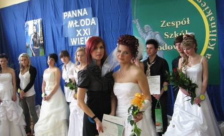 Nagrodę publiczności otrzymała Karolina Jabłońska ( z lewej), z prawej modelka