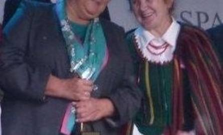 Prezydentowa Anna Komorowska z przedstawicielami naszego województwa na dożynkach prezydenckich w Spale, obok niej z prawej strony Józefa Bucka z Kostomłotów