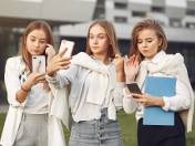 Zdjęcie do artykułu: Zakazali smartfonów w szkołach. Teraz chcą zabronić sprzedaży telefonów małoletnim