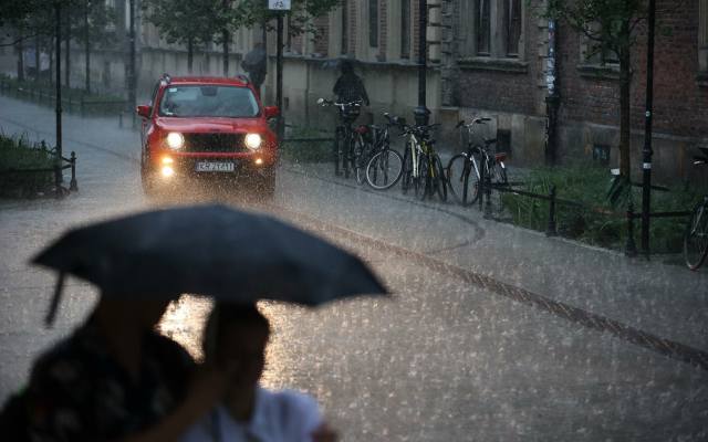 Znów zagrożenie burzami, wichurami i gradem w Krakowie oraz Małopolsce. IMGW wydał ostrzeżenie