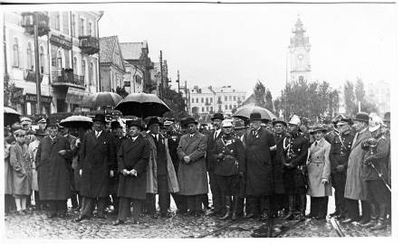 11 listopada. W uroczystościach rocznicowych odzyskania niepodległości w Białymstoku brały udział władze miasta, wojskowi, i uczniowie.