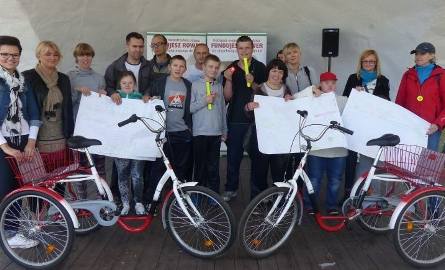 Dla niepełnosprawnych rowerzystów z dwóch skarżyskich placówek fundacja Eco Textil miała takie prezenty.