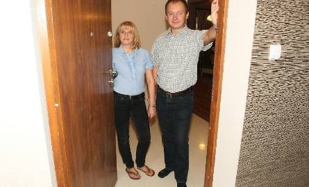 Do mieszkania na pierwszym piętrze w Becher Eleven przy ulicy Wiosennej w Kielcach zapraszają szczęśliwi gospodarze - Sylwia i jej partner Robert.