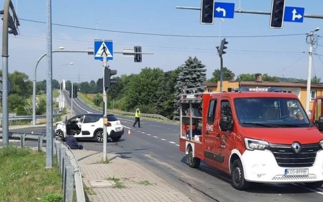 W Chełmku, w ciągu DW 780, cysterna zderzyła się z samochodem osobowym