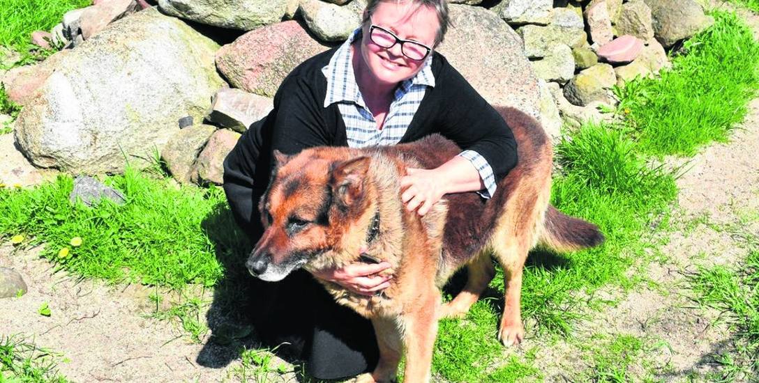 Ewa Klepczyńska, sołtyska Gostchorza ma wielkie serce dla zwierząt. Obecnie opiekuje się dwoma dużymi psami, oczywiście przygarniętymi. Do tego ma jeszcze