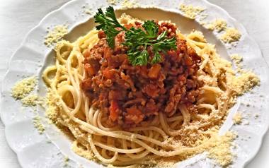 Spaghetti z sosem bolognese.