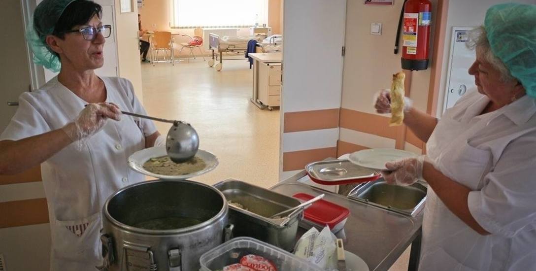 Pacjenci od lat pomstują na szpitalną kuchnię, czy w Toruniu uda się to zmienić?