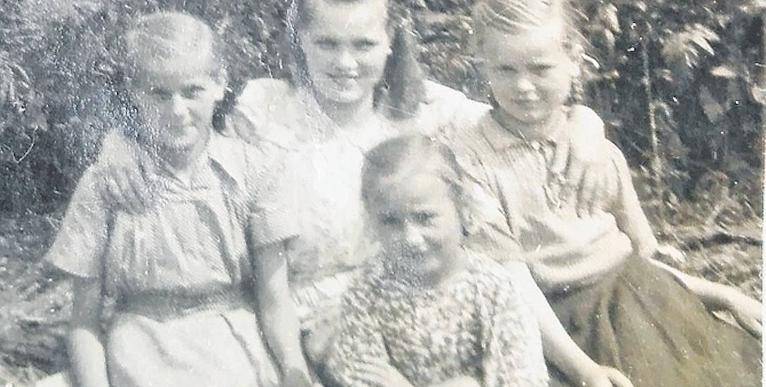 Siostry Zającówny w komplecie, od lewej: Helena, Anna, Stanisława i na pierwszym planie Janina