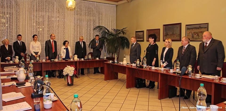 Na sesji rady miasta zwołanej na 8 grudnia, nowy burmistrz złożył ślubowanie