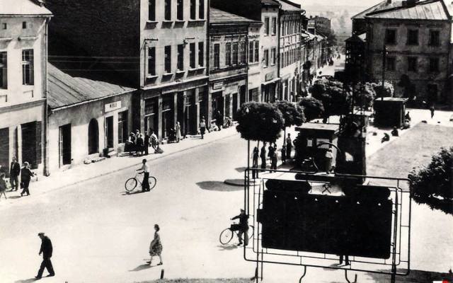 Tak wyglądały ulice Chrzanowa w latach PRL. Czym wtedy jeździli chrzanowianie? Zobaczcie zdjęcia archiwalne