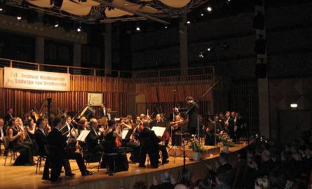 Nad orkiestrami doskonale panował dyrygent Maciej Żółtowski