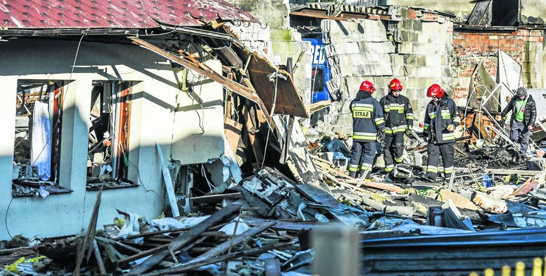 Potężna eksplozja wstrząsnęła Domem przy ulicy Łowickiej w ubiegłą niedzielę tuż po godzinie 14. Poszkodowanej rodzinie, jeszcze przed przyjazdem strażaków,