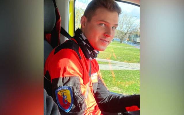 Ratował życie innych, teraz sam potrzebuje pomocy. 25 letni ratownik medyczny i strażak po wypadku stracił czucie w nogach 