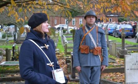 Pieniądze na rzecz opieki i częściowej renowacji pozostałych grobów polskich żołnierzy zbierała między innymi Magdalena Skiba.