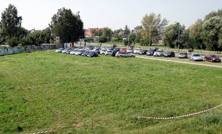 Wolne miejsca parkingowe są jeszcze na alei Jana Pawła I, w pobliżu ulicy Młodzianowskiej.