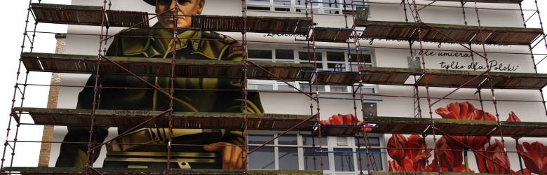 Murale, które powstały w Żaganiu w ciągu ostatnich lat. Ten mural powstaje na ścianie Zespołu Szkolno-Przedszkolnego nr 5, przy ul. Nocznickiego