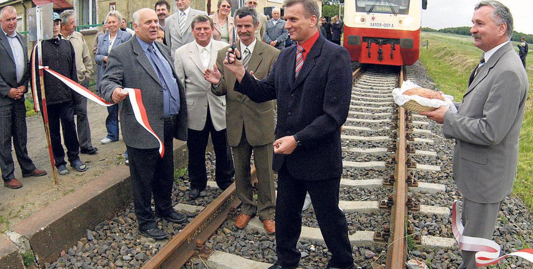 Szynobus kursował ostatnio na trasie Sławno - Darłowo od czerwca 2005 roku (to archiwalne zdjęcie z otwarcia stacji w Boleszewie) do grudnia 2011 ro