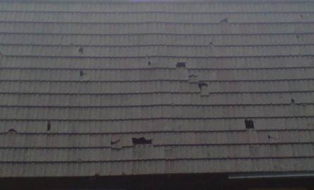 Zniszczony dach w Dąbrowie