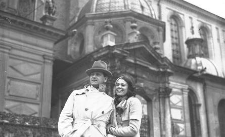 Eugeniusz Bodo i Nora Ney podczas zwiedzania Krakowa.
