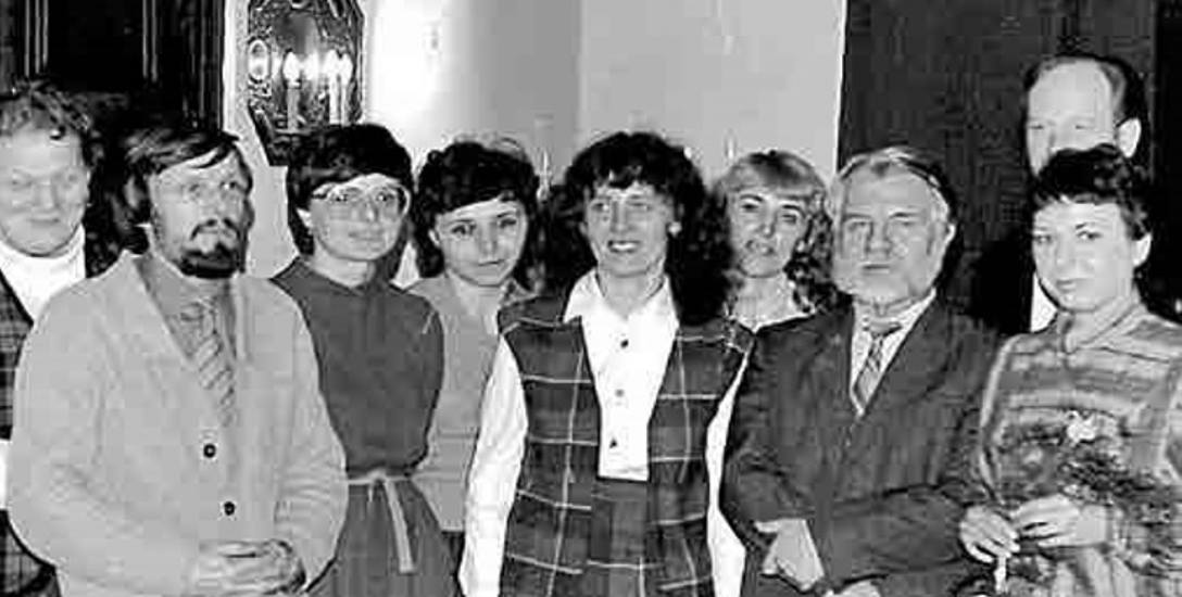 Rok 1986, od lewej: Z. Kurczyn, S. Lange, B. Żydzianowska, K. Bojanowska, J. Marszałek- -Laskowska, D. Lipska (dyr. Wydziału Kultury), dyr. Z. Janczewski,