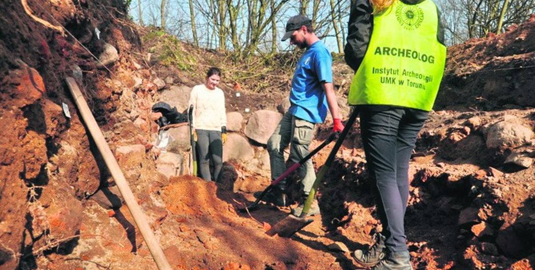 Archeolodzy przyznają, że najbardziej w znaleziska obfitowała gruba warstwa zniszczeniowa z okresu potopu szwedzkiego