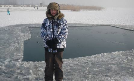 12-letni Kacper Gwoździowski już po wyjściu z lodowatej wody nie krył radości ze swojego debiutu w roli morsa.