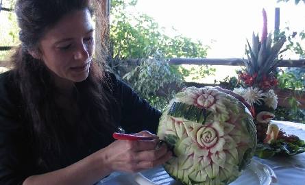 Elżbieta Dykas z owoców i warzyw potrafi wyczarować dzieła sztuki