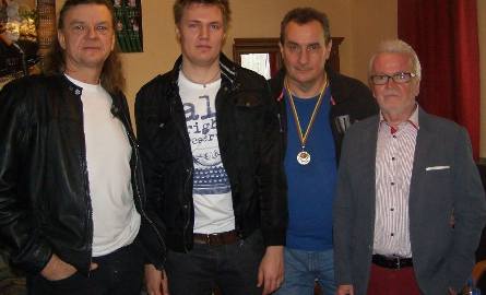 Od prawej strony - Waldemar Pawłowski, komentator sportowy Edward Durda, autor wywiadu i legenda polskiego sportu Jacek Wszoła.