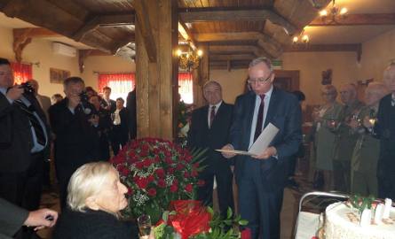 Jubilatce gratulował Jacek Kozłowski, wojewoda mazowiecki.